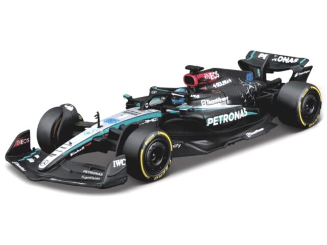 Mercedes Benz Amg W15 #63 George Russell 2024 With Helmet 1:24 Zilver/zwart/turquoise