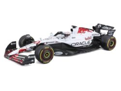 Red Bull RB21 #1 Max Verstappen winnaar Japan GP 2025 - speciale witte livery - schaal 1:18