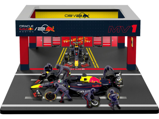 Red Bull RB19 #1 MAX VERSTAPPEN 2023 - PIT PASS SET